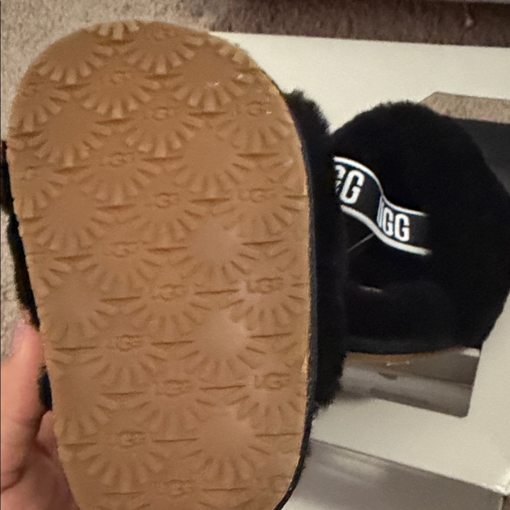 UGG Black Fluff Yeah Slide - Picture 2 of 3